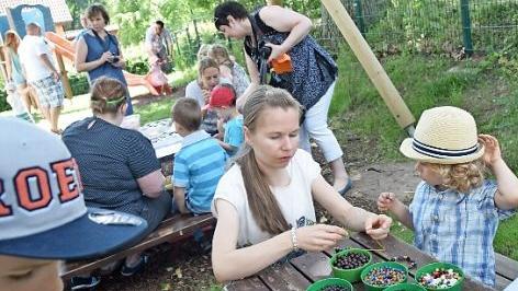 Armb&auml;nder Marke Eigenbau gab's beim Sommerfest. Foto: privat