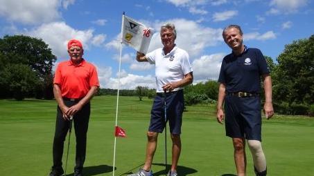 Sehr zufrieden mit ihrer Golfrunde waren (von links) Rudi Weigand, Kurt Klühspies und Thomas Schreiner.  Foto: Anton Then