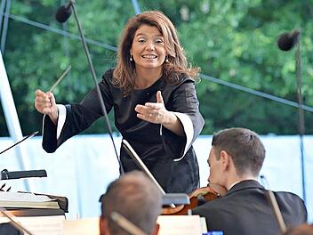 Das Muttertagskonzert von Ljubka Biagioni zu Guttenberg in Kulmbach wurde vom Veranstalter abgesagt. Die Dirigentin verspricht ihren Fans aber, bald wieder in der Bierstadt aufzutreten.