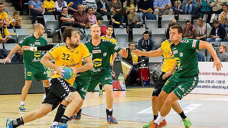 Adnan Harmandic warf vier Tore und zählte zu den besten Coburgern bei der 29:31-Niederlage gegen Minden. Fotos: Albert Höchstädter