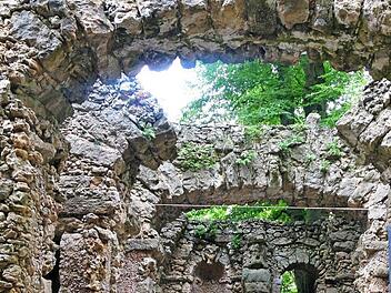 Eine beeindruckende Kulisse bietet sich im Felsengarten Sanspareil. Foto: Archiv