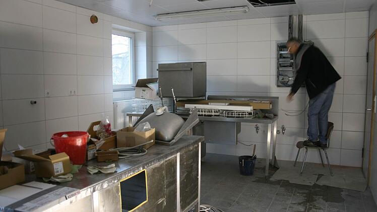 Arbeiten an der ehemaligen Schule von Stralsbach.