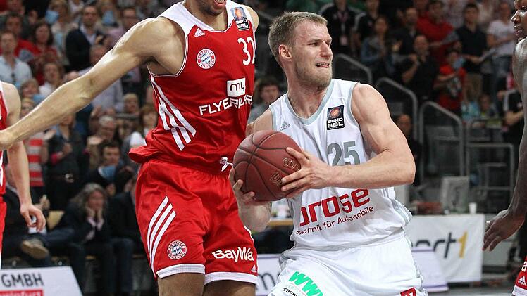 Die Brose Baskets verlieren den Krimi gegen die Bayern mit 75:76 und damit auch das Rennen um den ersten Platz. Foto: sportpress