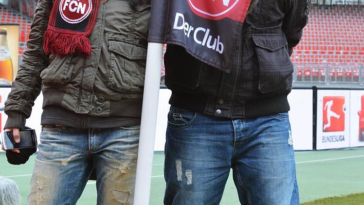 Die Besucher der Live-Tour im Nürnberger Stadion genießen die besondere Atmosphäre unmittelbar vor dem Anpiff. Foto: Nikolas Pelke