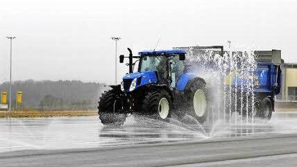 Beim Fahrsicherheitstraining werden knifflige Situationen geübt. Fotos: Sonny Adam