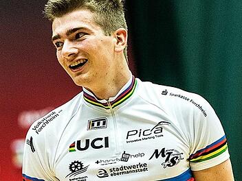 Den Weltcup und viele neue Freunde in Hongkong gewonnen: Lukas Kohl vom RMSV Concordia Kirchehrenbach stellte 201,68 Punkte bei seinem Sieg im 1er Kunstrad der Männer auf.Tiago Kingdom