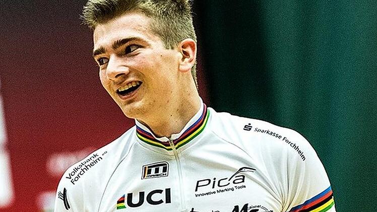 Den Weltcup und viele neue Freunde in Hongkong gewonnen: Lukas Kohl vom RMSV Concordia Kirchehrenbach stellte 201,68 Punkte bei seinem Sieg im 1er Kunstrad der Männer auf.Tiago Kingdom