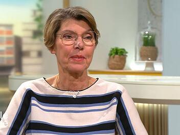 Bettina Böttinger erzählt bei "Volle Kanne" im ZDF, welcher Moment sie auf der Trauerfeier des rechtsextremen Podcasters Charlie Kirk berührt hat.