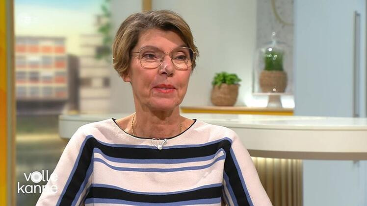 Bettina Böttinger erzählt bei "Volle Kanne" im ZDF, welcher Moment sie auf der Trauerfeier des rechtsextremen Podcasters Charlie Kirk berührt hat.