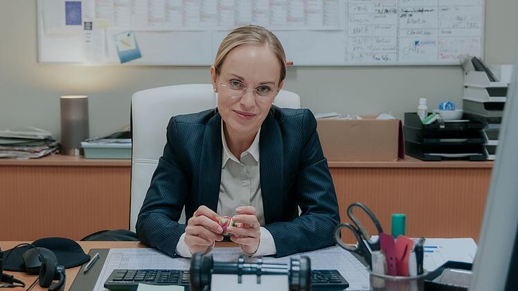Mit der neuen Chefin Ronja (Friederike Kempter) weht frischer Wind im B&uuml;rgeramt Berlin-Tiergarten-Mitte-West.