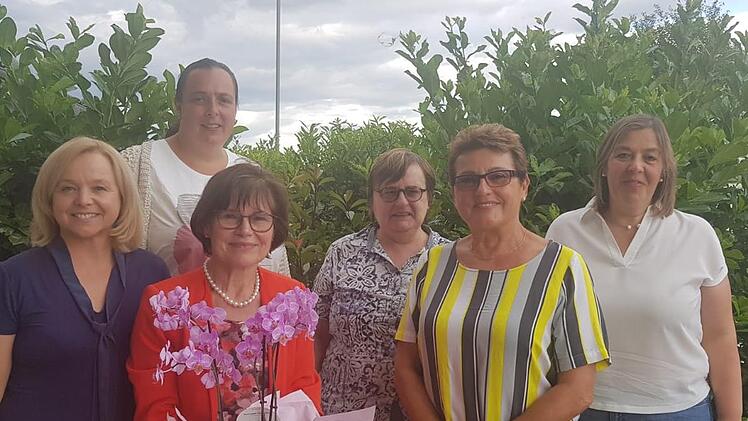 Das neue Vorstandsteam der Frauen-Union Hammelburg: Birgit Schreiber, Kerstin K&ouml;rber, Annemarie Binder, Christl Russmann, Gabi Ebert sowie Kreisvorsitzende Nicola Renner.
