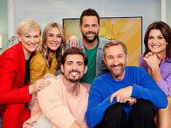 Das aktuelle Team des SAT.1-"Frühstücksfernsehens", von links: Karen Heinrichs, Alina Merkau, Christian Wackert, Matthias Killing, Daniel Boschmann und Marlene Lufen.