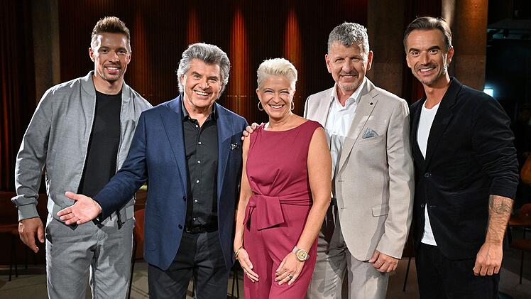 Andy Borg feiert seinen Geburtstag nicht alleine. Auch S&auml;ngerin Monique, Ramon Roselly (links) und Semino Rossi (zweiter von rechts) sind in der TV-Sendung zu Gast. Florian Silbereisen (rechts) moderiert die Show.