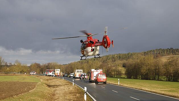 Unfall, Landstra&szlig;e, Bundesstra&szlig;e, Staatsstra&szlig;e, Rettungshubschrauber