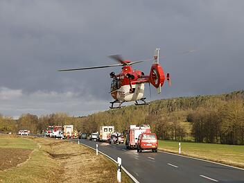 Unfall, Landstra&szlig;e, Bundesstra&szlig;e, Staatsstra&szlig;e, Rettungshubschrauber