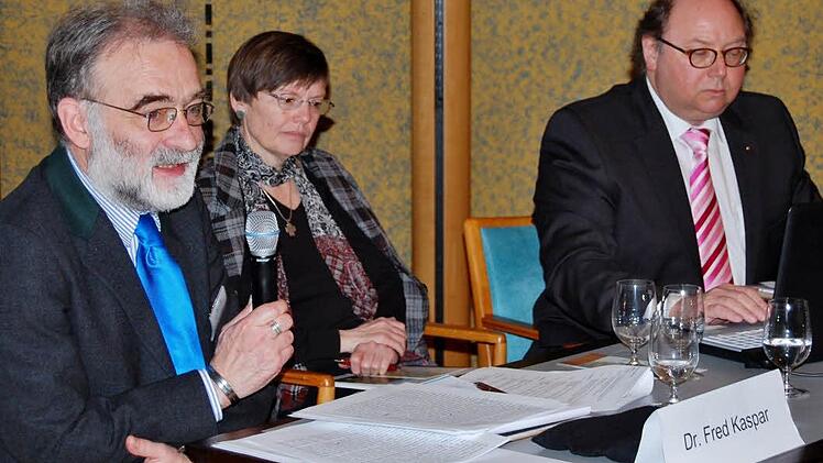 Bauhistoriker Fred Kaspar (von links) moderierte mit der Historikerin Birgit Schmalz und dem Kissinger Kulturreferenten Peter Weidisch das Symposium "Kurort und Modernität"