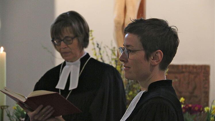 Feierliche Ordination in Waizenbach. Foto: Gerd Schaar