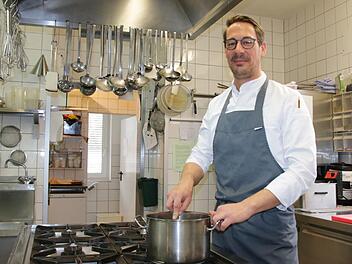 Küchenchef Frederik Desch hat  das Sagen in der Küche von  "Laudensacks Parkhotel"