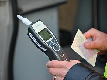 A8 bei Holzkirchen: Alkoholtest ergibt 2,4 Promille