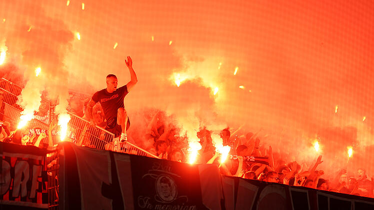 1. FCN: Nürnberg-Fans randalieren beim Spiel in Kaiserslautern