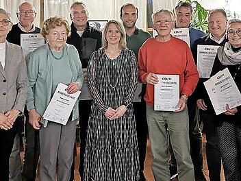 Zahlreiche Ehrungen gab es bei der Ortshauptversammlung der Maßbacher Ortsverbände der CSU und der Frauenunion: (von links) Barbara Göpfert, Kathrin Kupka-Hahn, Armin Denner, Barbara Bieber, Christian Schüler, Nadine Fuhl, Jean-Pascale Herkt, Rolf...