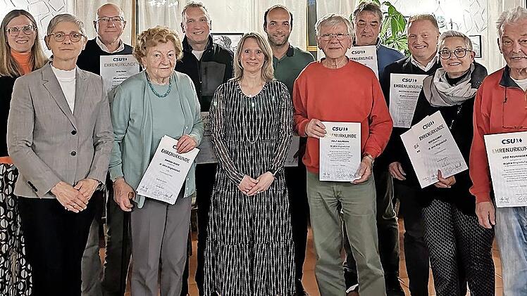 Zahlreiche Ehrungen gab es bei der Ortshauptversammlung der Maßbacher Ortsverbände der CSU und der Frauenunion: (von links) Barbara Göpfert, Kathrin Kupka-Hahn, Armin Denner, Barbara Bieber, Christian Schüler, Nadine Fuhl, Jean-Pascale Herkt, Rolf...