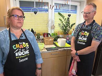 Tatkräftige Unterstützung bekommt Ivonne (47) von Ehemann Christian (57) - auch optisch.