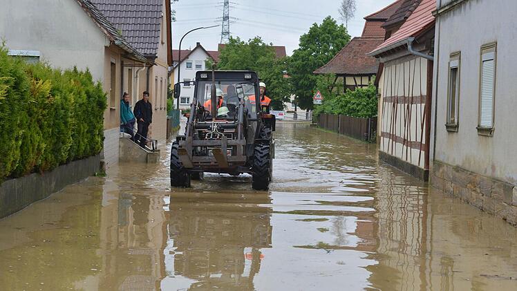 Der Leitenbach setzte Wiesengiech unter Wasser. Foto: Ronald Rinklef