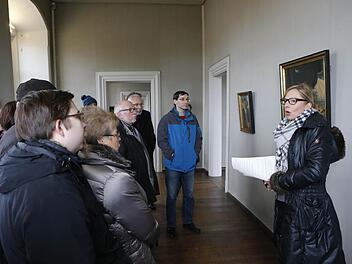 Das Bild vom "Kunstsnack" lässt erkennen, wie konzentriert alle Zuhörer dem Vortrag von Birgit Kastner folgen. Foto: Matthias Hoch