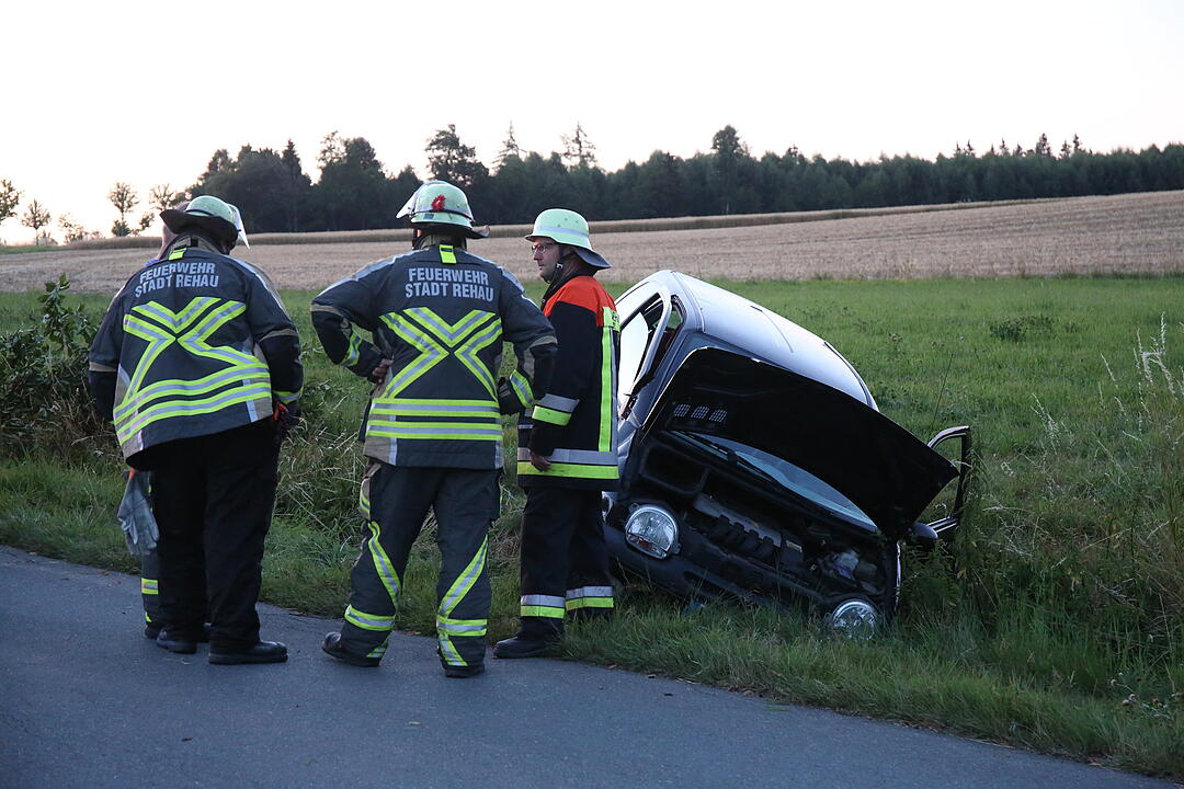 Unfall bei Rehau: Fahranfänger baut Unfall - drei Verletzte