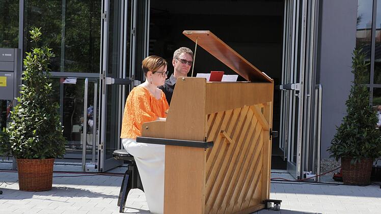 Julia Schwab am Klavier Foto: Kolja Lücking