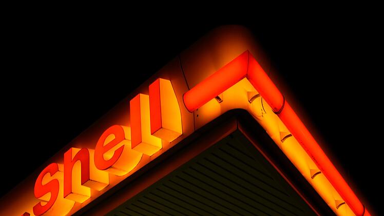 Der Tankstellen-Konzern Shell gibt in Kooperation mit Lidl 5 Cent pro Liter Tankrabatt.