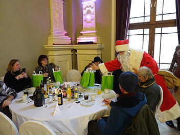 N&uuml;rnberg: Biker-Verein veranstaltet Weihnachtsessen f&uuml;r N&uuml;rnberger Obdachlose