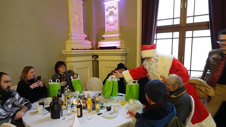 N&uuml;rnberg: Biker-Verein veranstaltet Weihnachtsessen f&uuml;r N&uuml;rnberger Obdachlose