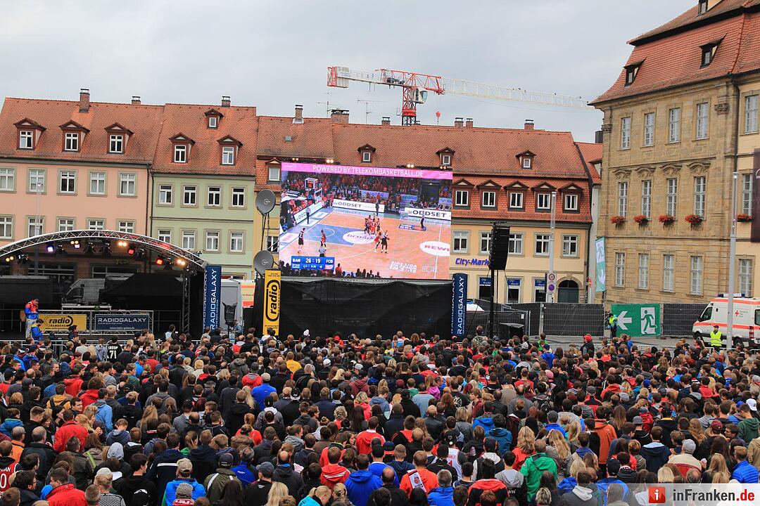 Public Viewing am Maxplatz Teil 1