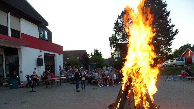 In Mannsflur begnügte man sich mit einerr Feuerschale.  Foto: Klaus-Peter Wulf