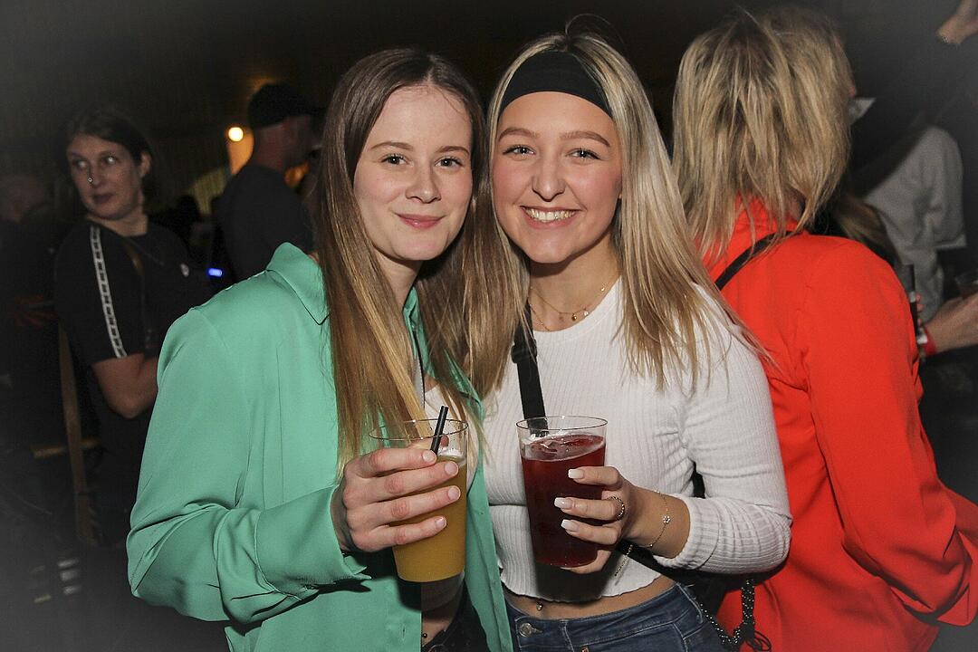 Mit vielen Party-Songs der 80er & 90er und Rock-Pop Klassikern