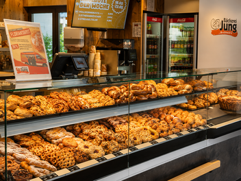 Neben dem Stammhaus in Hofheim betreibt die B&auml;ckerei Jung weitere Filialen in Ha&szlig;furt, K&ouml;nigsberg, Stadtlauringen und Sennfeld.