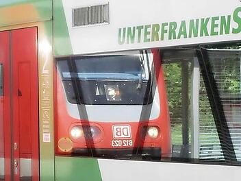 Im Bahnhof Ebenhausen trifft die Erfurter Bahn auf DB-Regio. Es ist nicht unwahrscheinlich, dass dies auch nach dem Dezember 2014 der Fall sein wird. Foto: Mäuser