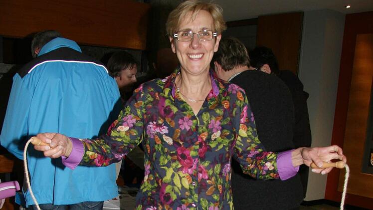 Ellen Pitroff (56) zeigt, dass Bewegung aller Art gut ist für den Körper. Sie selbst hat durch Sport den Brustkrebs überwunden. Foto: Sonja Adam