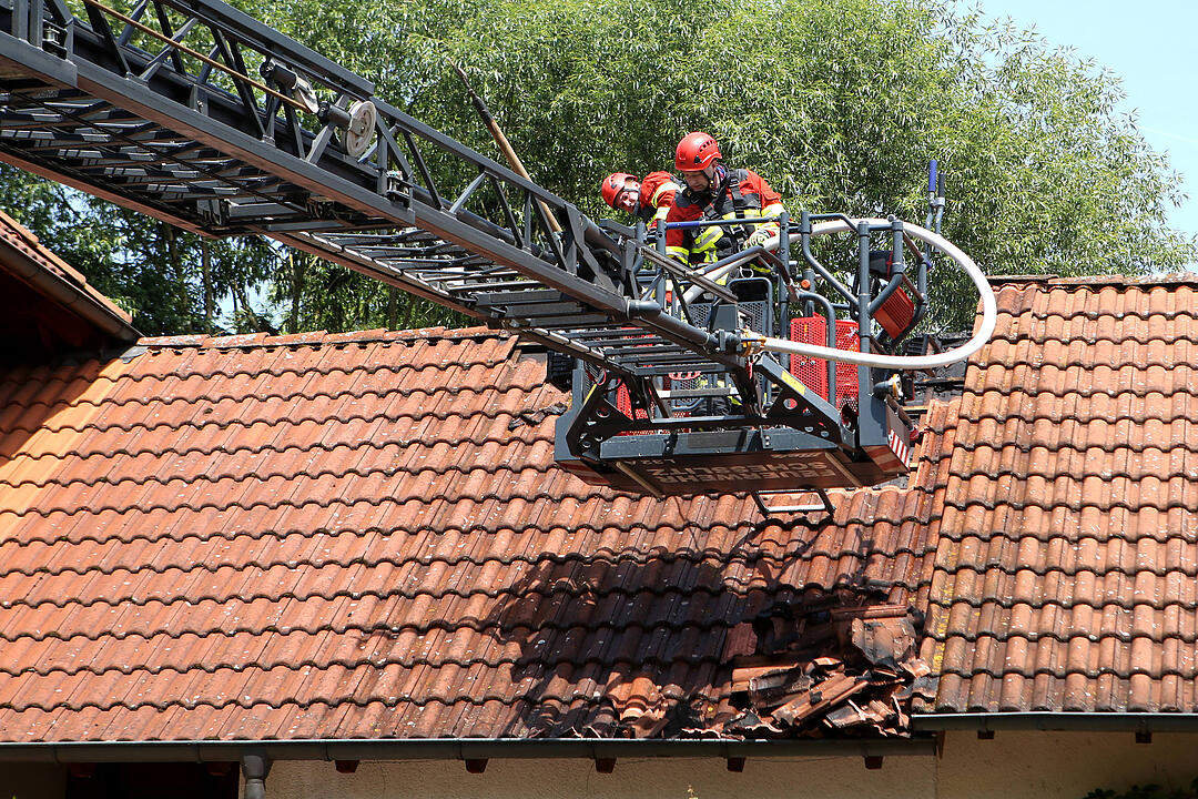 Kreis Bamberg: Brennende Mülltonnen greifen auf Garage und Wohnhaus über
