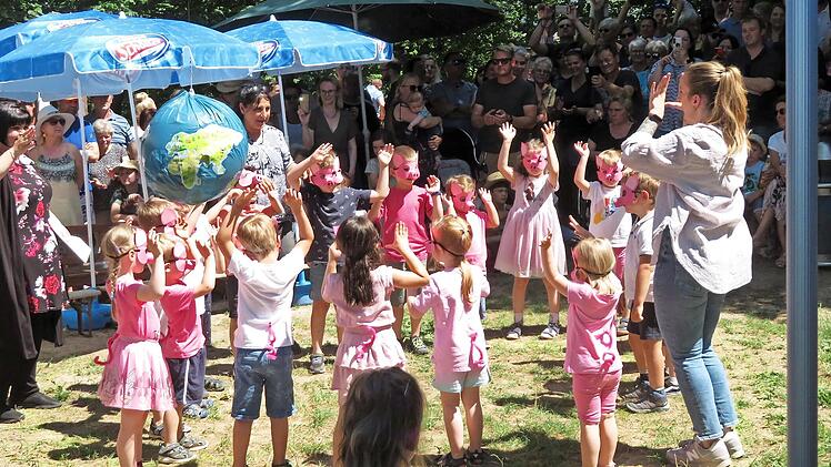 Auf der Reise um die Welt fanden die Kinder tierische Freunde.