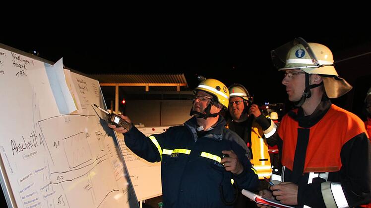 Eindrücke vom Brand in Haard in der Nacht auf Sonntag. Foto: Ralf Ruppert