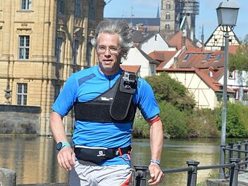 Mit der Kamera auf der Schulter ist Patrick Gensel die Halbmarathon-Strecke des Weltkulturerbelaufs abgelaufen: Das Zeitraffervideo kann im Artikel angeschaut werden.  Foto: Ronald Rinklef