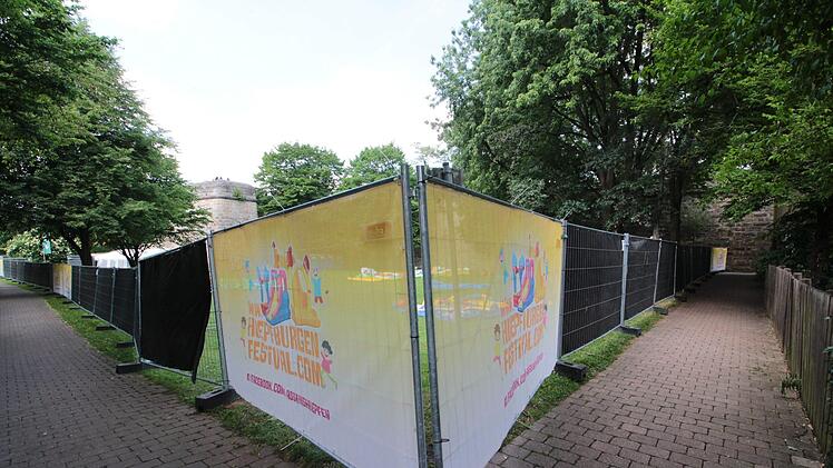 Auf das Festivalgelände kommt man aber nur nachdem man Eintritt bezahlt hat. Foto: Jennifer Hauser