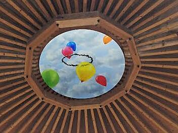 Eine Computer-Animation des Künstlers zeigt, wie es werden soll: So stellt sich Gerhard Rießbeck sein Kunstwerk unter der Kirchenkuppel vor.  Foto: privat