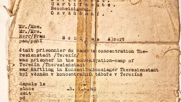 Provisorischer Reise-Pass und Passierschein für Albert Schloß, ehem. Häftling im Konzentrationslager Theresienstadt 15. September 1942 bis 15. August 1945.