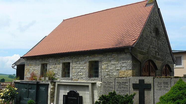 Rund 25.000 Euro werden noch heuer in die Leichenhalle am Friedhof investiert.