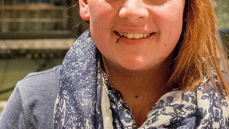 Mira Steinhäuser (19): Vor ungefähr einem Jahr bin ich durch meine Schwester und Freunde zum Struwwel gekommen und habe hier als Aushilfe gearbeitet. Inzwischen mache ich eine Ausbildung zur Erzieherin in Bamberg, schaue aber trotzdem immer mal wieder vorbei, weil ich das Team sehr lieb gewonnen habe. Ich bin aber auch ehrenamtlich in mehreren Teams des Struwwel tätig. Zum Beispiel im Festival-Team. Daher bin ich auch ziemlich traurig, dass "Die Festung rockt" 2017 wegen der Sanierung der Fe...