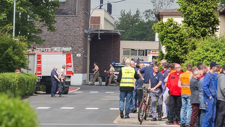 In dem Schaeffler-Werk in Eltmann war es am Montagvormittag zu einer schweren Explosion gekommen. Alle Mitarbeiter des Werkes mussten daraufhin kurzzeitig ihre Arbeitsplätze verlassen.  Foto: René Ruprecht